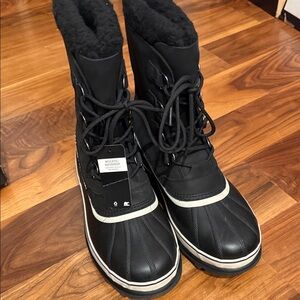 Sorel Black Winter Boots with Traction Soles